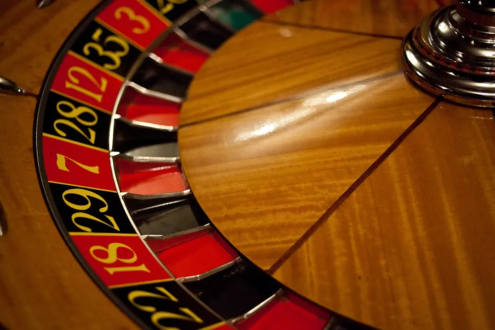 casino en ligne québec légal - spinning roulette wheel