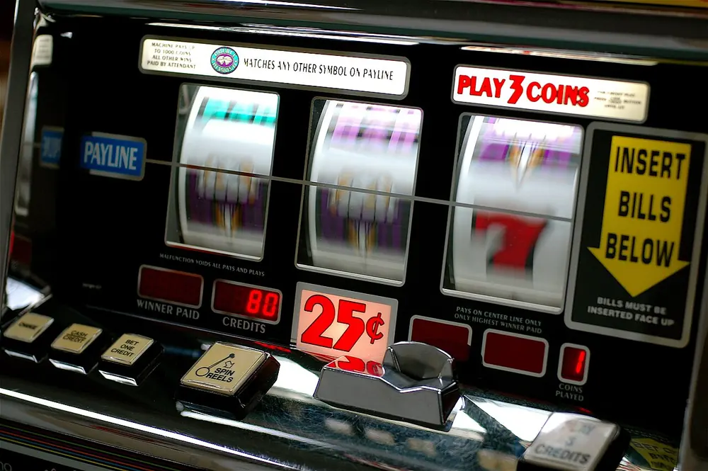 casino en ligne quebec fiable - row of slot machines