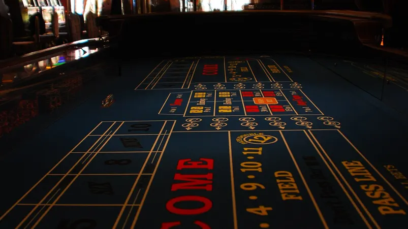 Craps table and dice - instant payout online casino canada real money