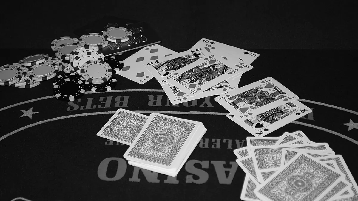 poker en ligne argent réel québec - poker cards and chips