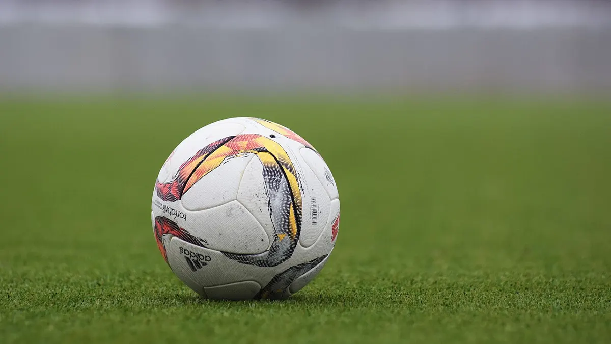 Football on a pitch - comment parier un but dans le match